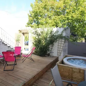  Hébergement de vacances Le Patio Aux Hirondelles France