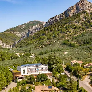 la-fontaine-dannibal.hotels-rhonealpes.com/